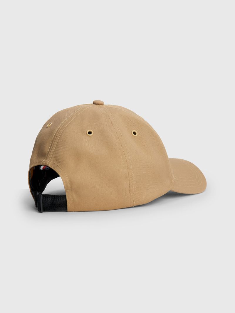 Gorra-de-beisbol-con-aplicacion-de-logo