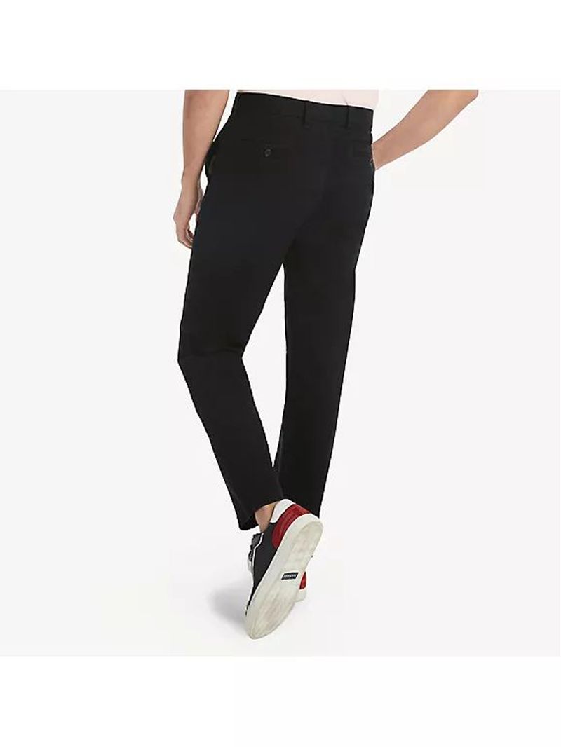 Pantalon-chino-con-logo