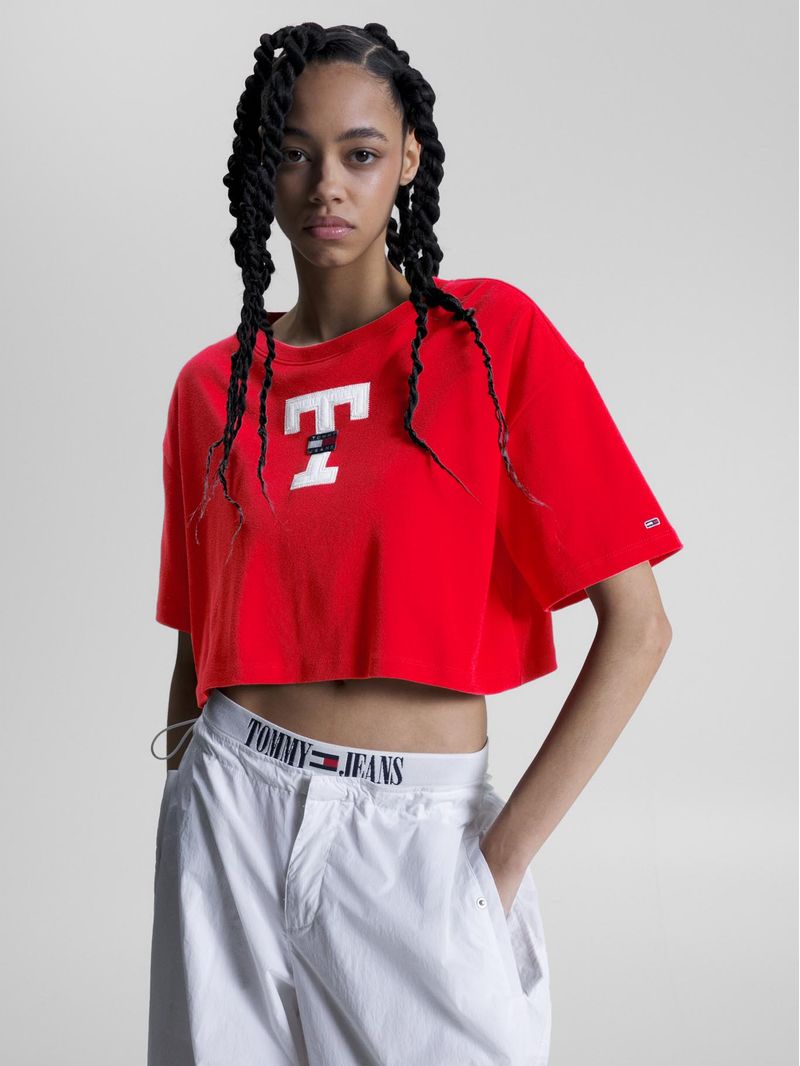 Remera-Letterman-cropped-de-corte-oversize