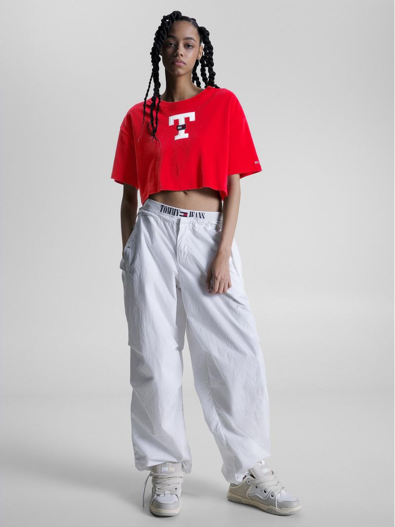 Remera-Letterman-cropped-de-corte-oversize