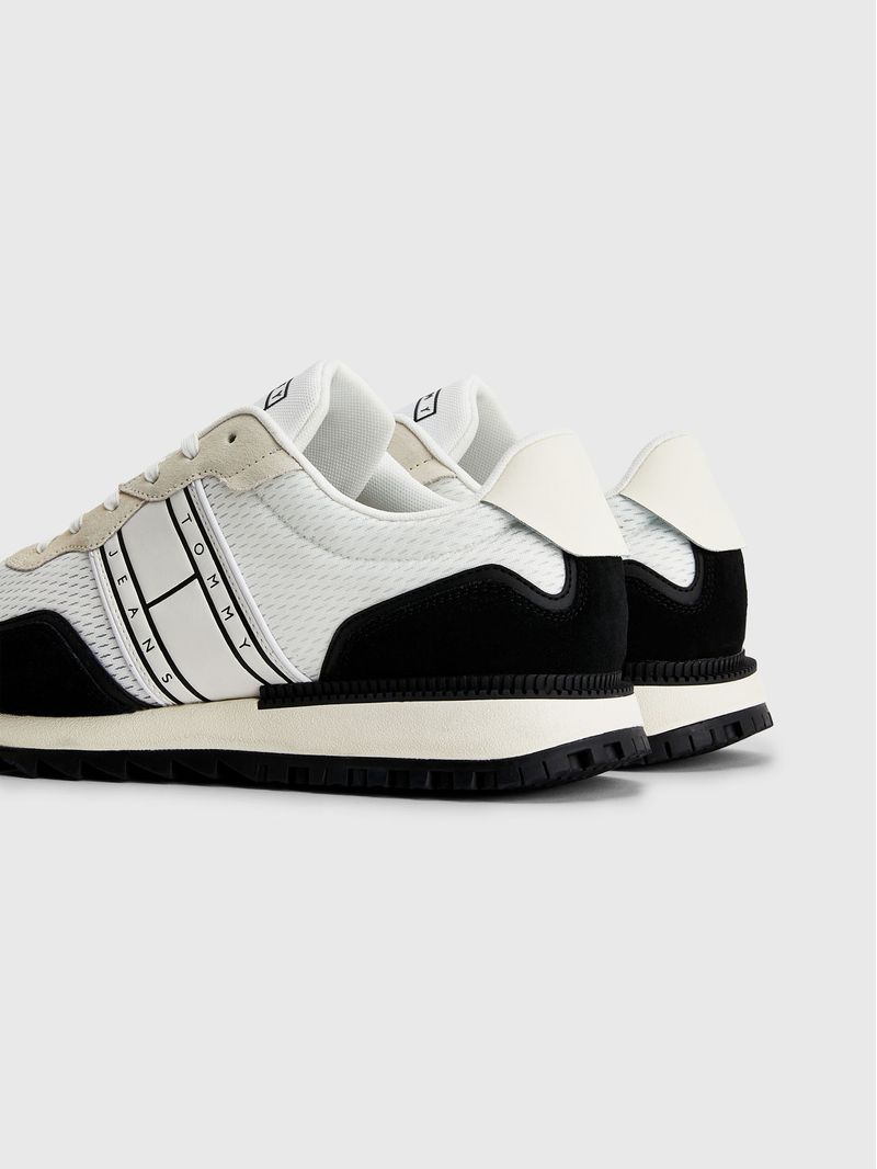 Zapatillas-de-running-con-mezcla-de-texturas