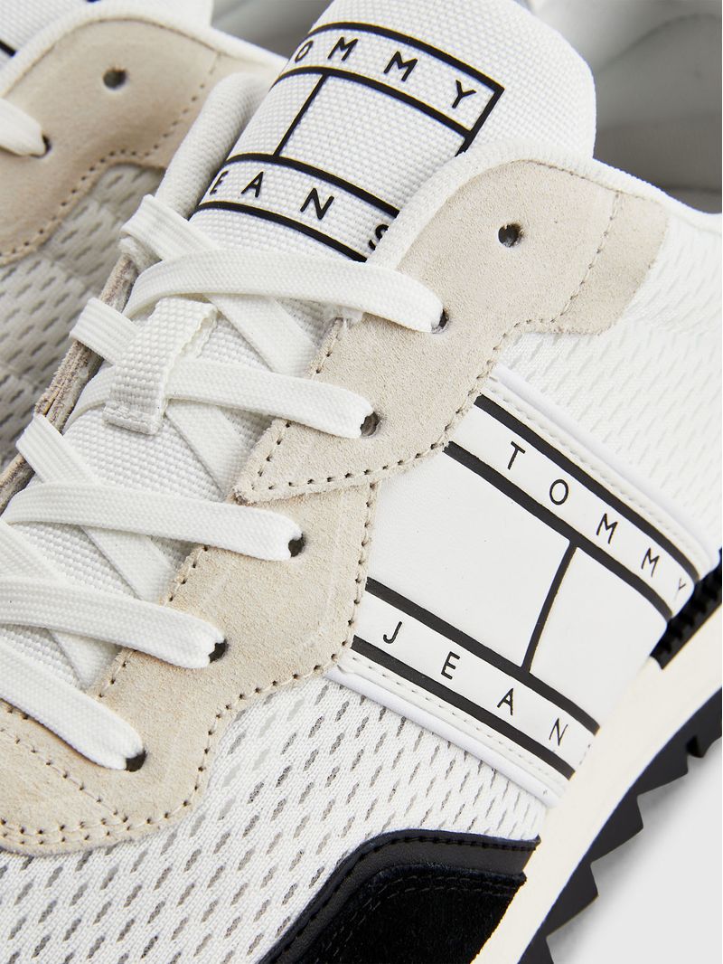 Zapatillas-de-running-con-mezcla-de-texturas
