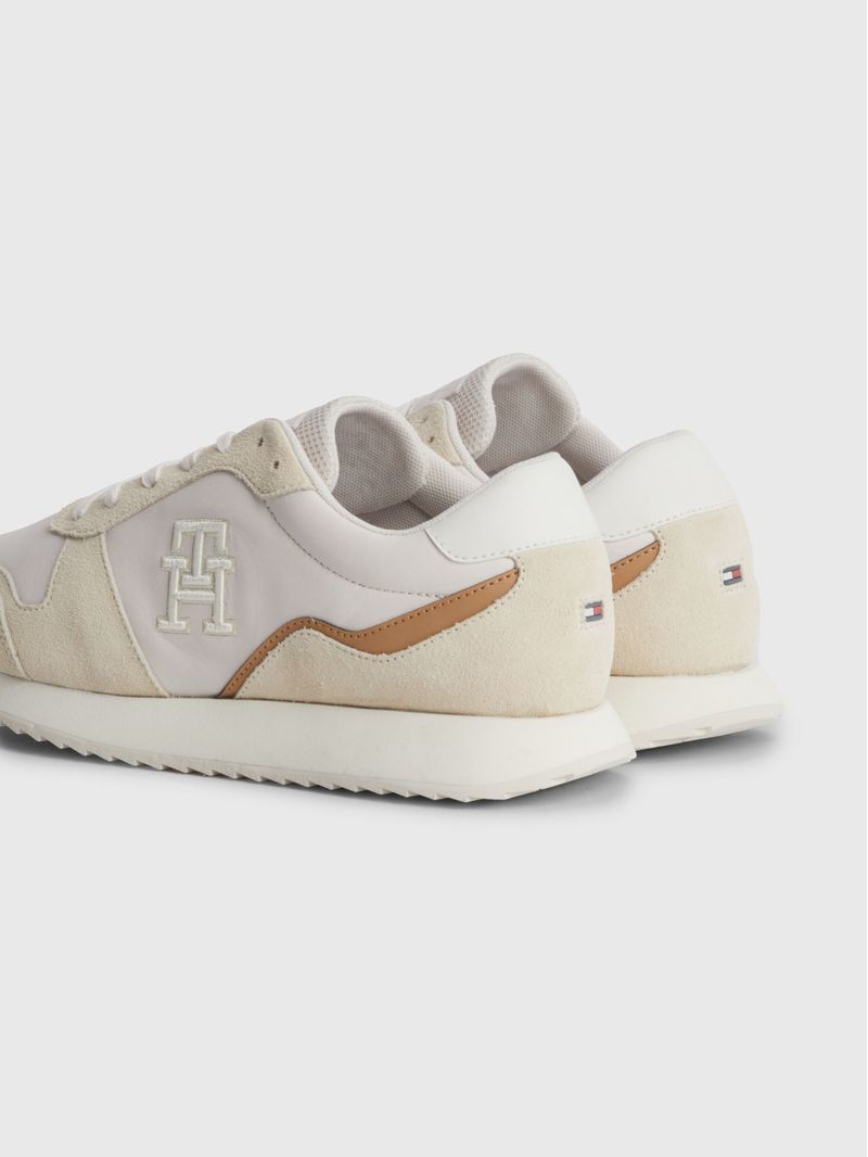 Zapatillas-estilo-running-con-monograma