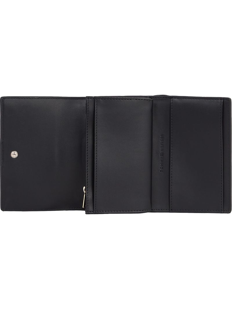 Billetera-con-monograma-TH
