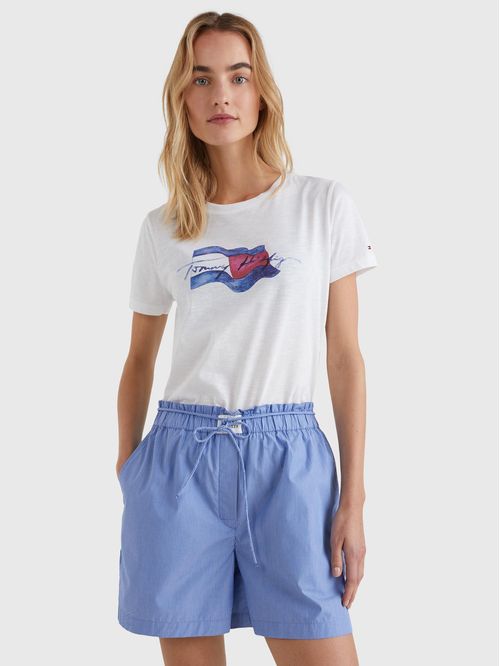 Remera con logo ondulante