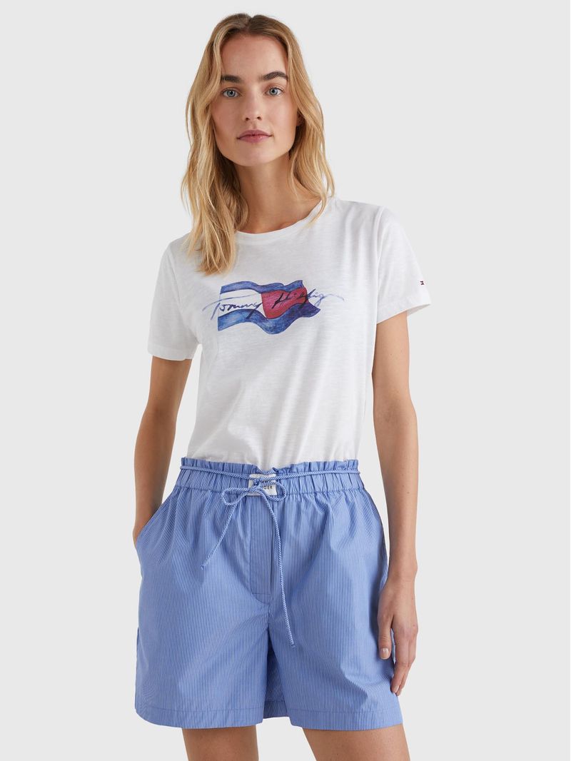 Remera-con-logo-ondulante