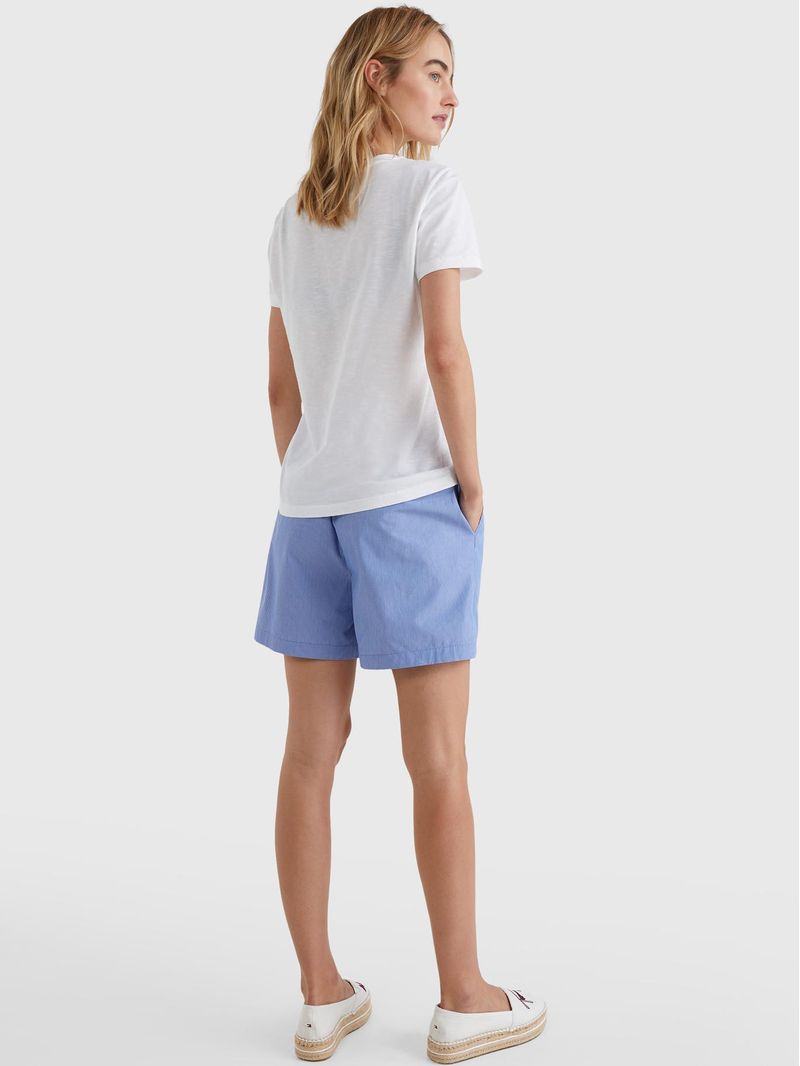Remera-con-logo-ondulante
