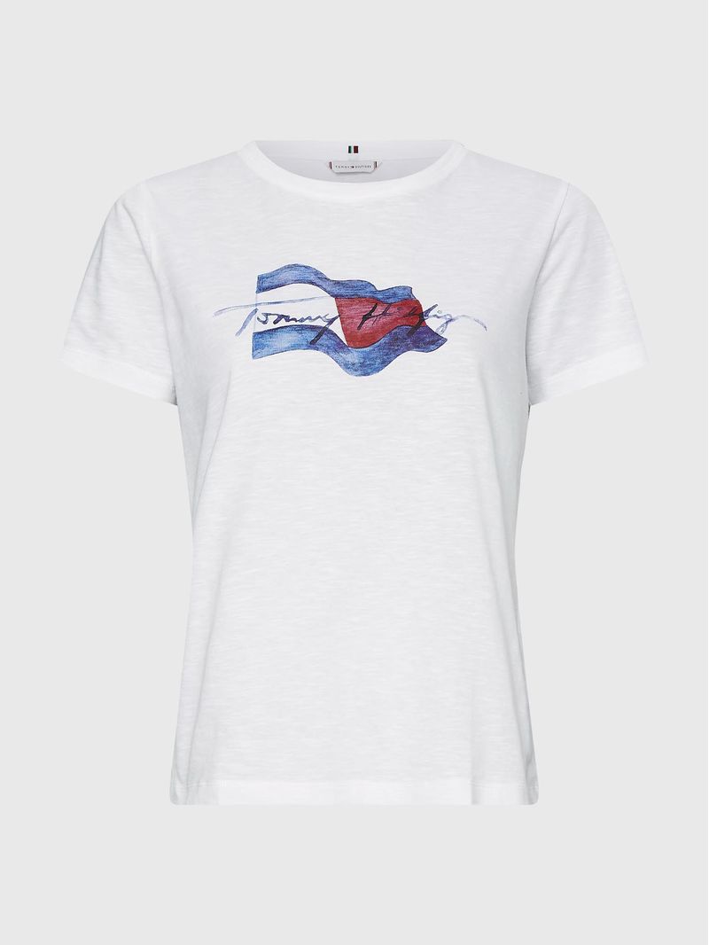 Remera-con-logo-ondulante