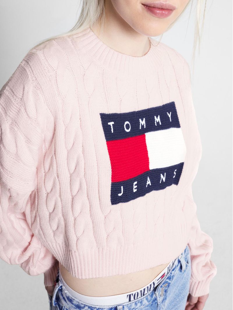 Sweater-cropped-de-punto-trenzado-con-logo