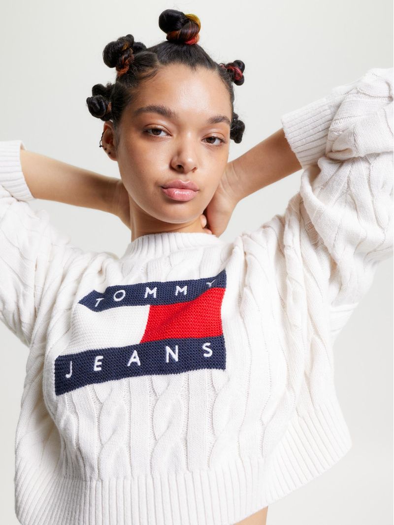 Sweater-cropped-de-punto-trenzado-con-logo