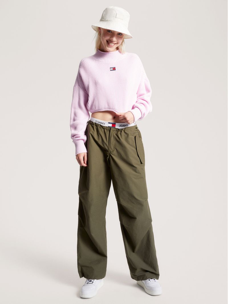 Sweater-cropped-teñido-en-prenda-con-parche