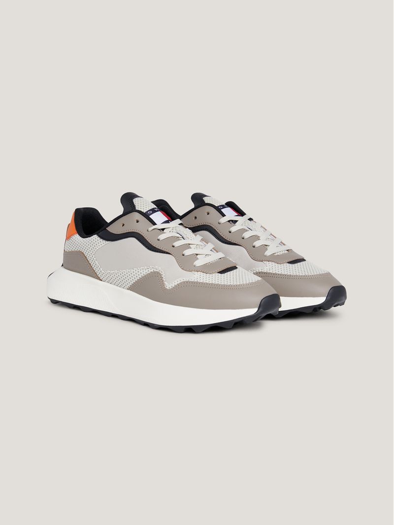 Zapatillas-estilo-running-de-texturas-mixtas