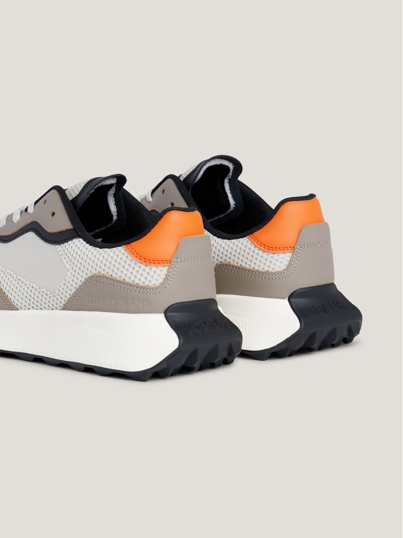 Zapatillas-estilo-running-de-texturas-mixtas