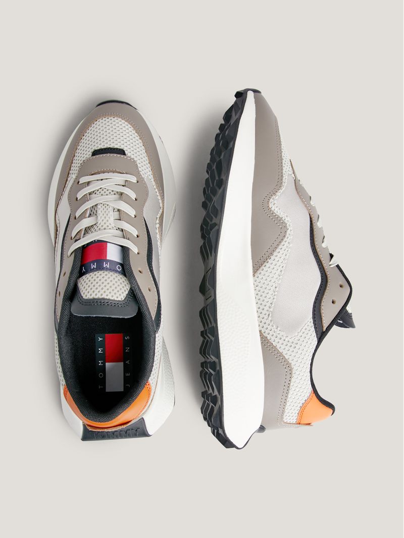 Zapatillas-estilo-running-de-texturas-mixtas
