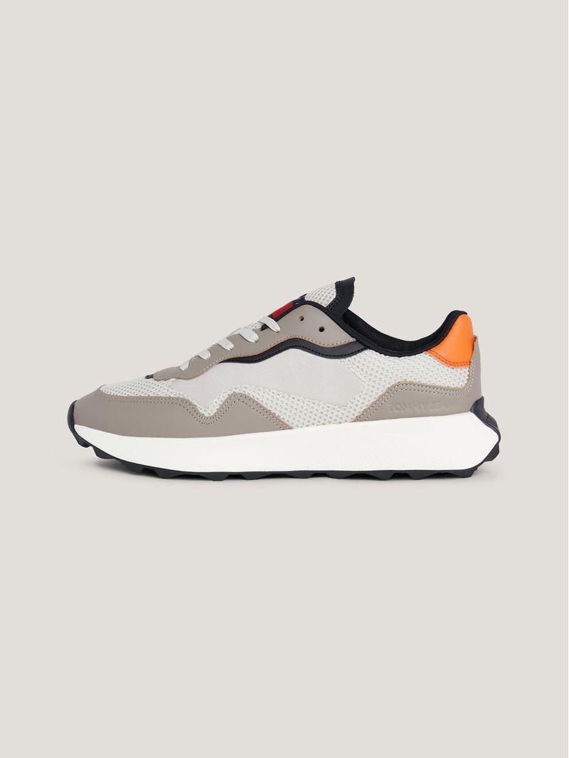 Zapatillas-estilo-running-de-texturas-mixtas