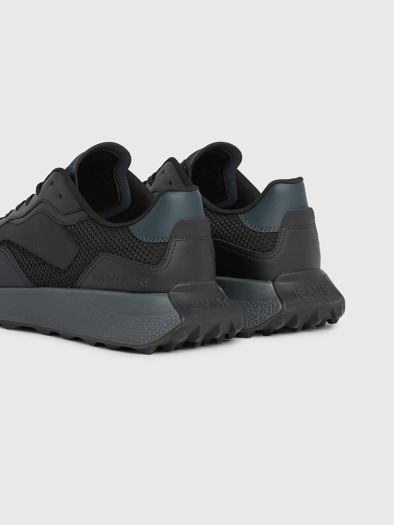 Zapatillas-estilo-running-de-texturas-mixtas