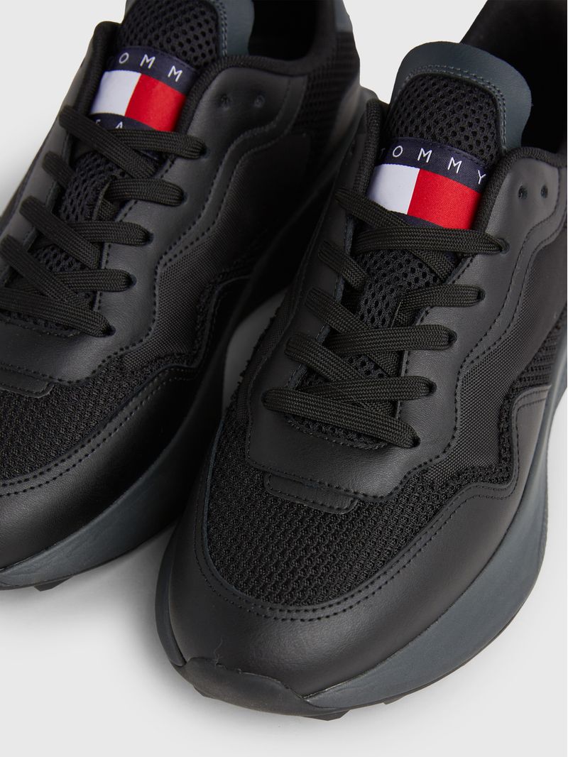 Zapatillas-estilo-running-de-texturas-mixtas