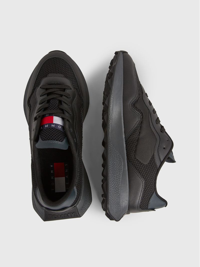 Zapatillas-estilo-running-de-texturas-mixtas