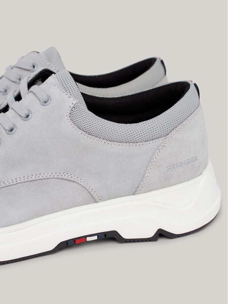 Zapatillas-hibridas-de-ante-de-corte-medio