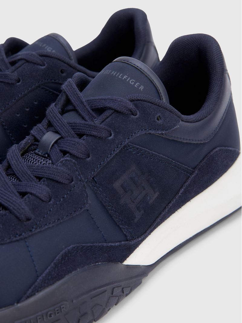 Zapatillas-retro-modernas-repreve