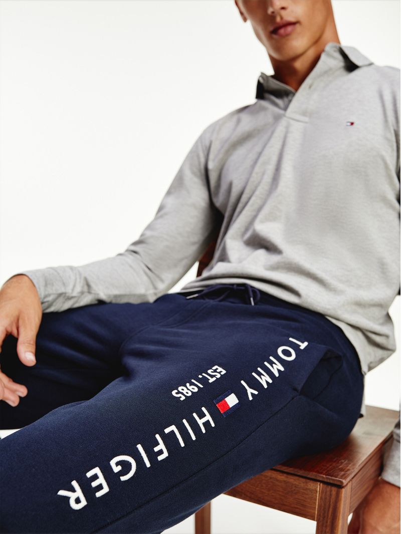 Joggers-de-pierna-conico-con-logo