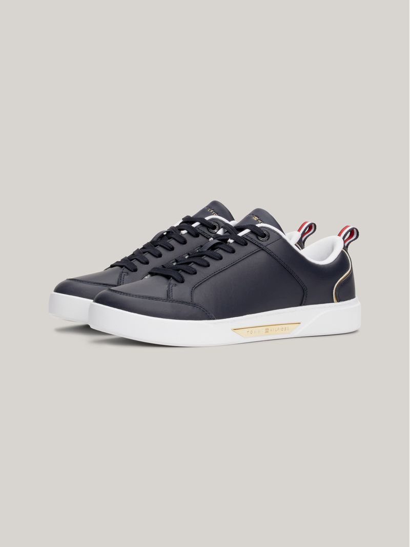 Zapatillas-de-piel-con-ribete-metalizado