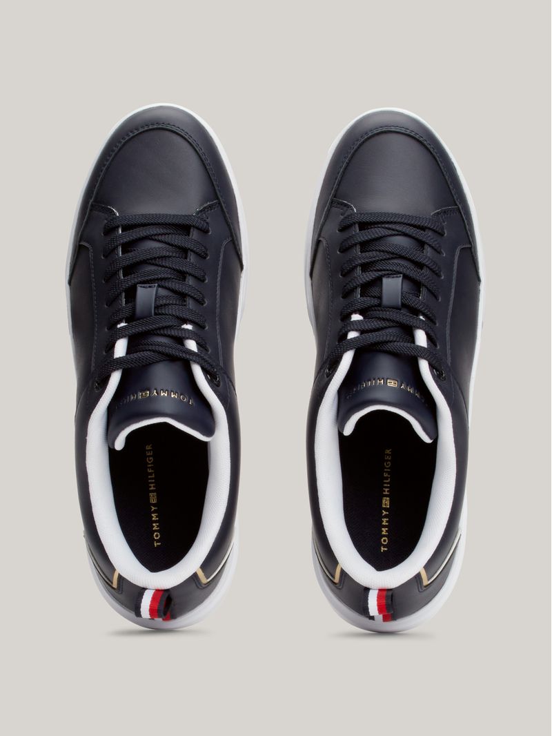Zapatillas-de-piel-con-ribete-metalizado