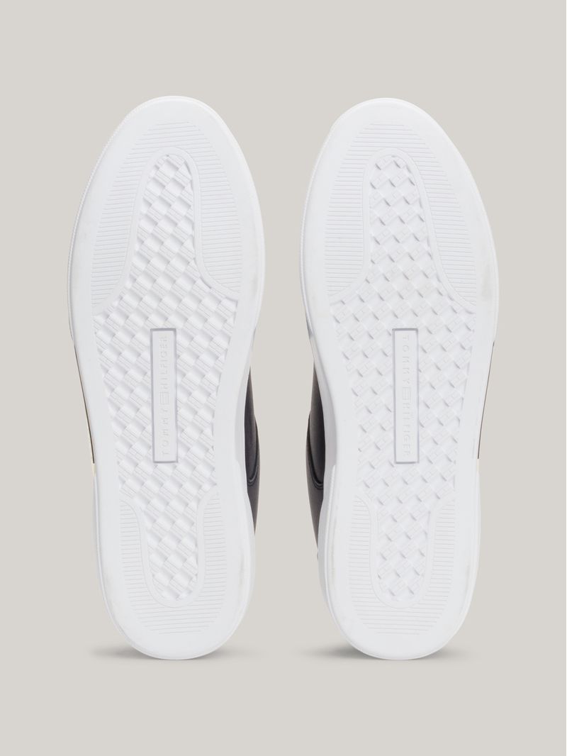 Zapatillas-de-piel-con-ribete-metalizado