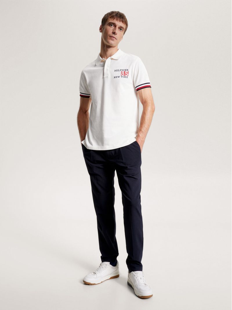Chomba-ribeteada-de-corte-slim-con-logo