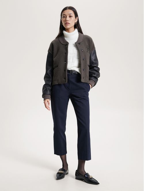 Pantalón chino Essential recto de corte slim