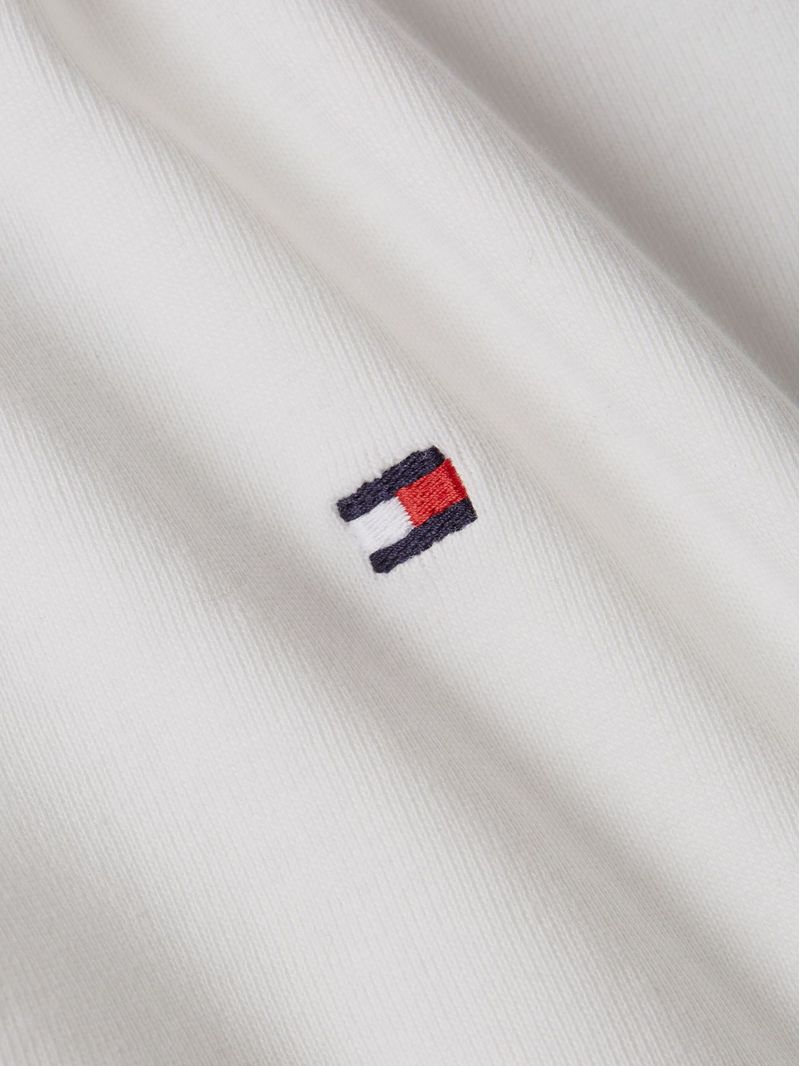 Remera-de-rayas-con-cuello-en-V