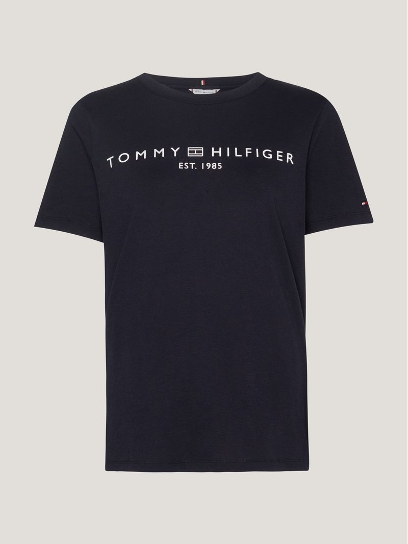 Remera-con-cuello-redondo-y-logo-distintivo