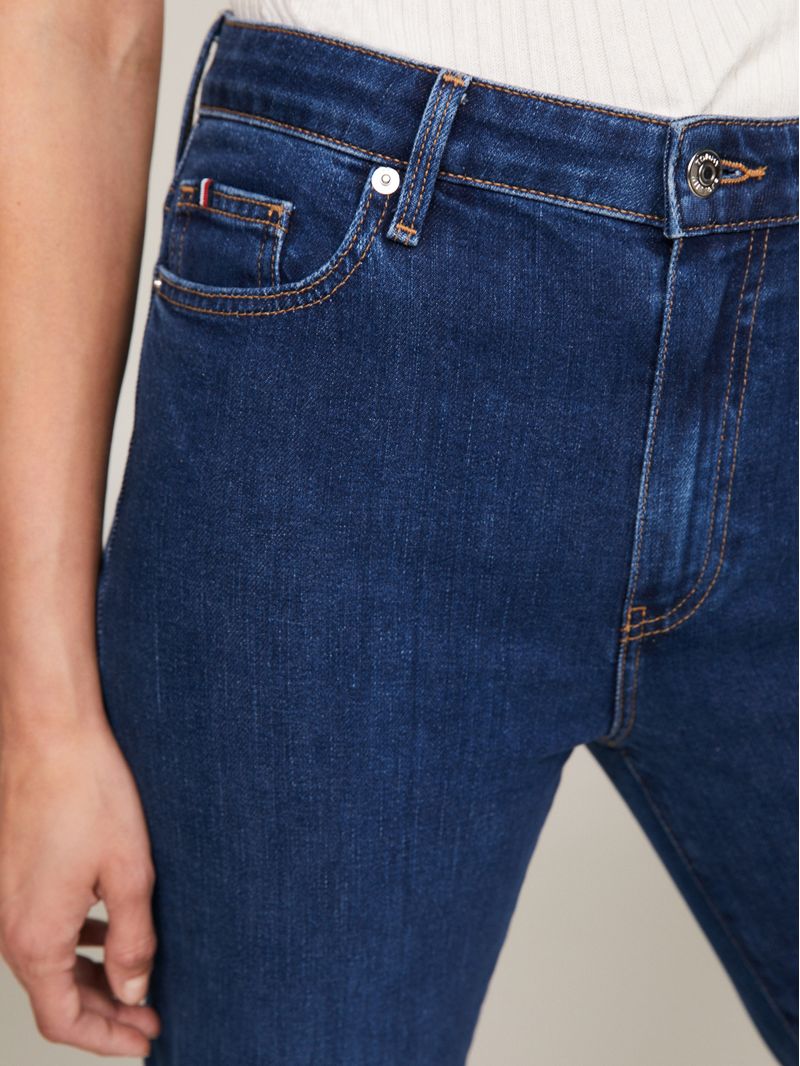Jeans-de-talle-alto-con-corte-bootcut
