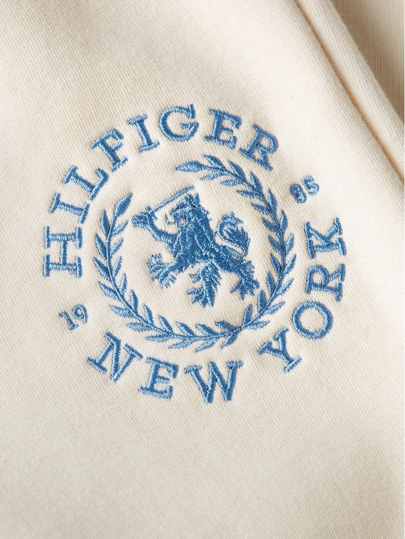 Jogger-con-monograma-TH-en-el-lateral
