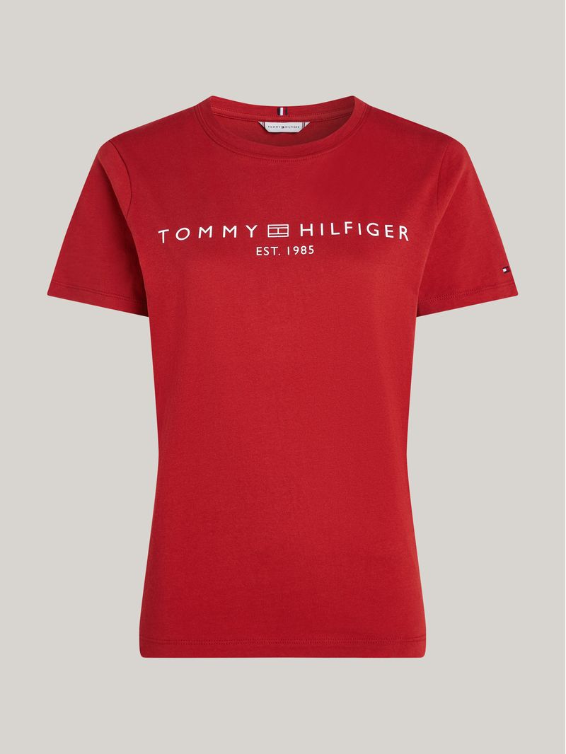 Remera-con-cuello-redondo-y-logo-distintivo