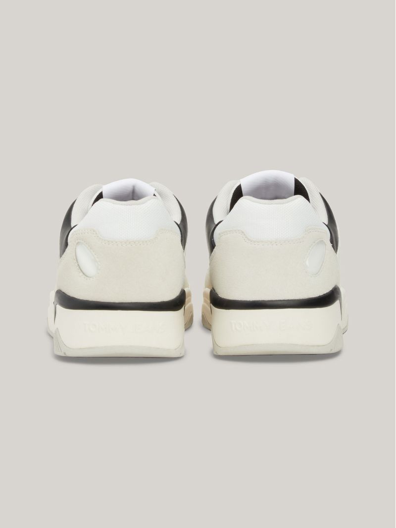 Zapatillas-de-cuero-con-paneles-a-contraste