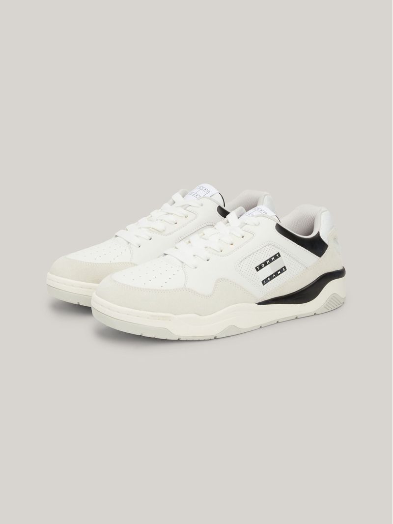 Zapatillas-de-cuero-con-paneles-a-contraste