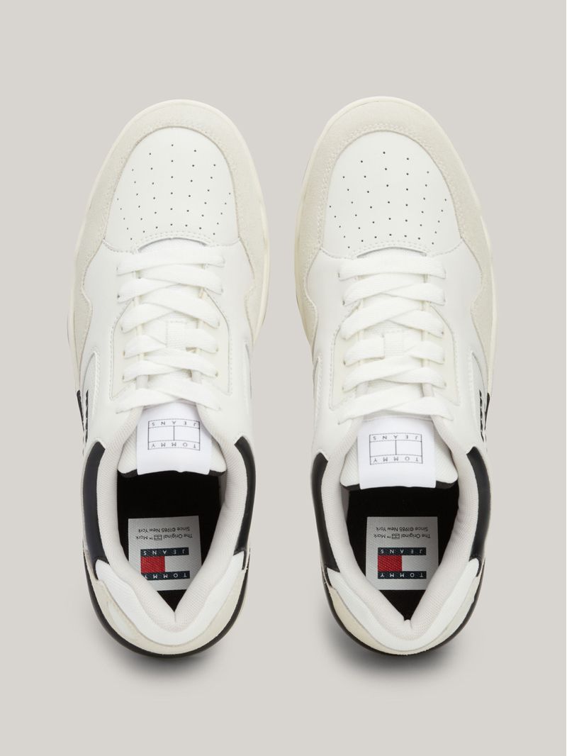 Zapatillas-de-cuero-con-paneles-a-contraste