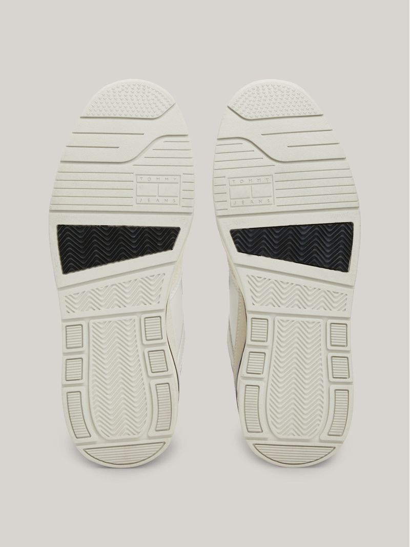 Zapatillas-de-cuero-con-paneles-a-contraste