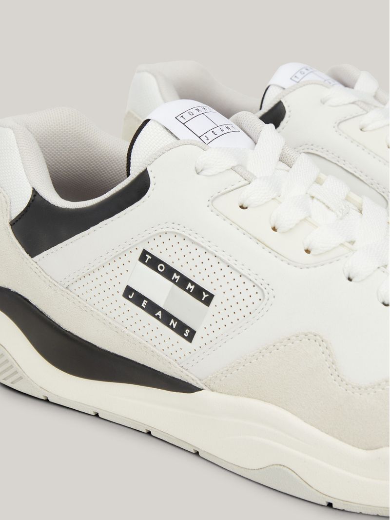 Zapatillas-de-cuero-con-paneles-a-contraste