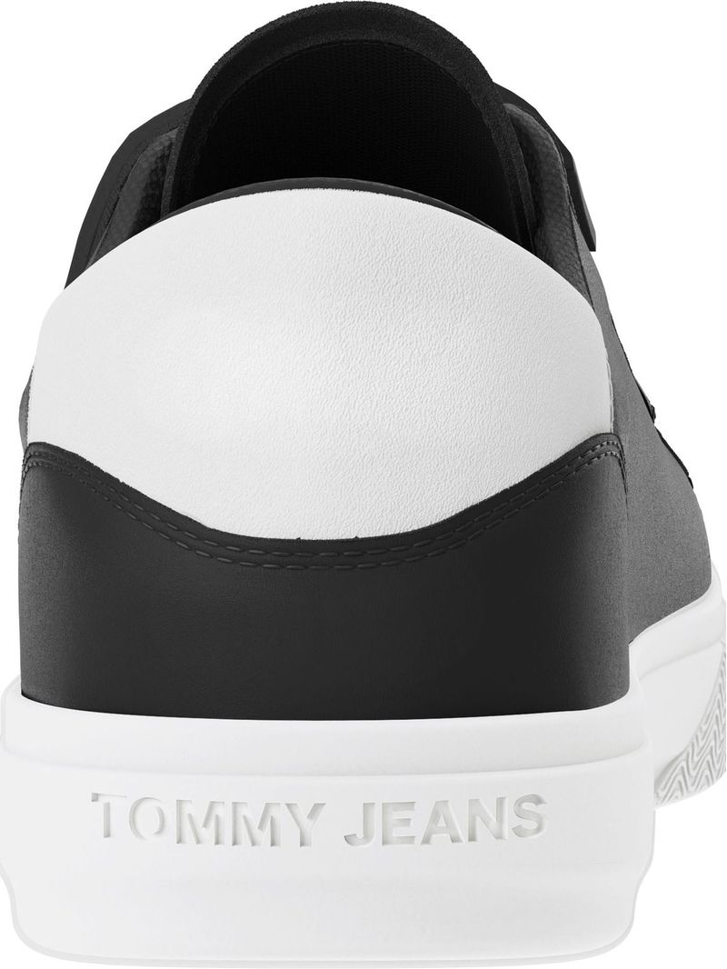 Zapatillas-de-piel-con-cierre-de-velcro