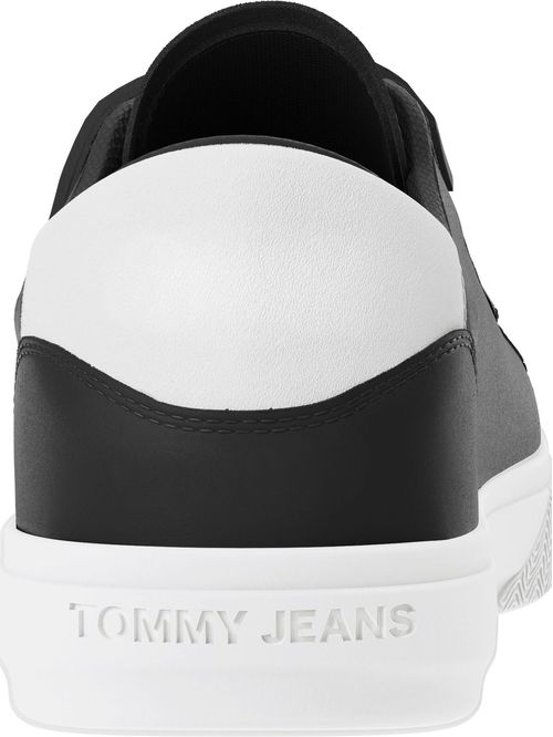 Zapatillas de piel con cierre de velcro