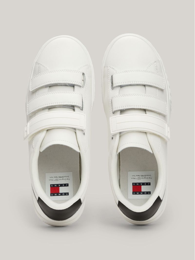 Zapatillas-de-piel-con-cierre-de-velcro