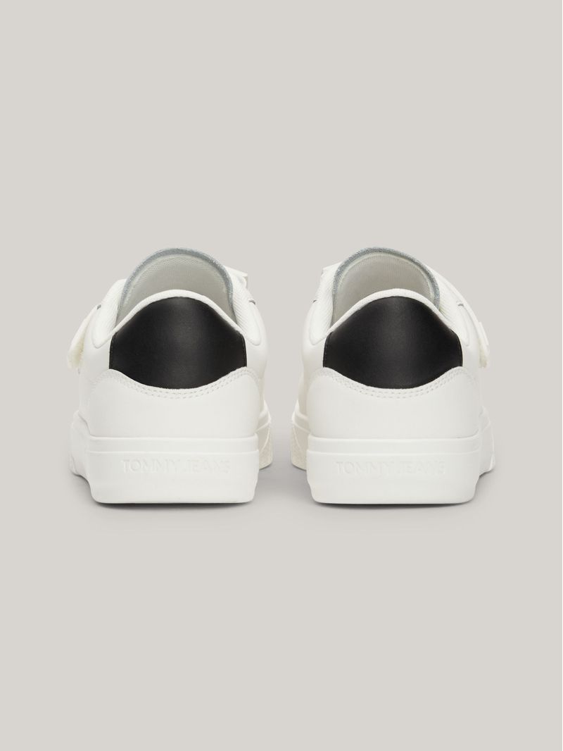 Zapatillas-de-piel-con-cierre-de-velcro