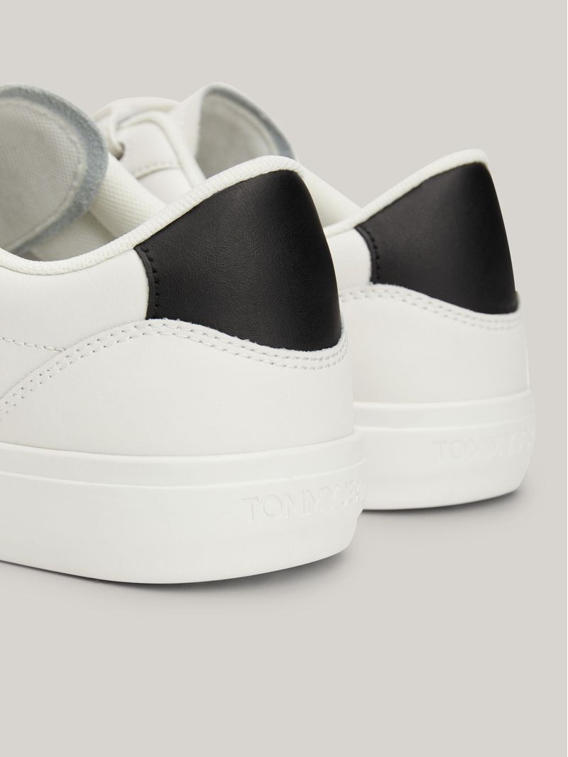 Zapatillas-de-piel-con-cierre-de-velcro