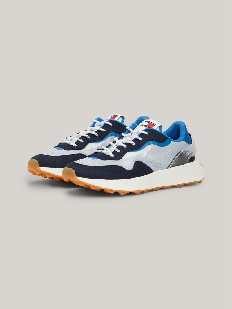 Zapatillas-estilo-running-con-suela-dentada