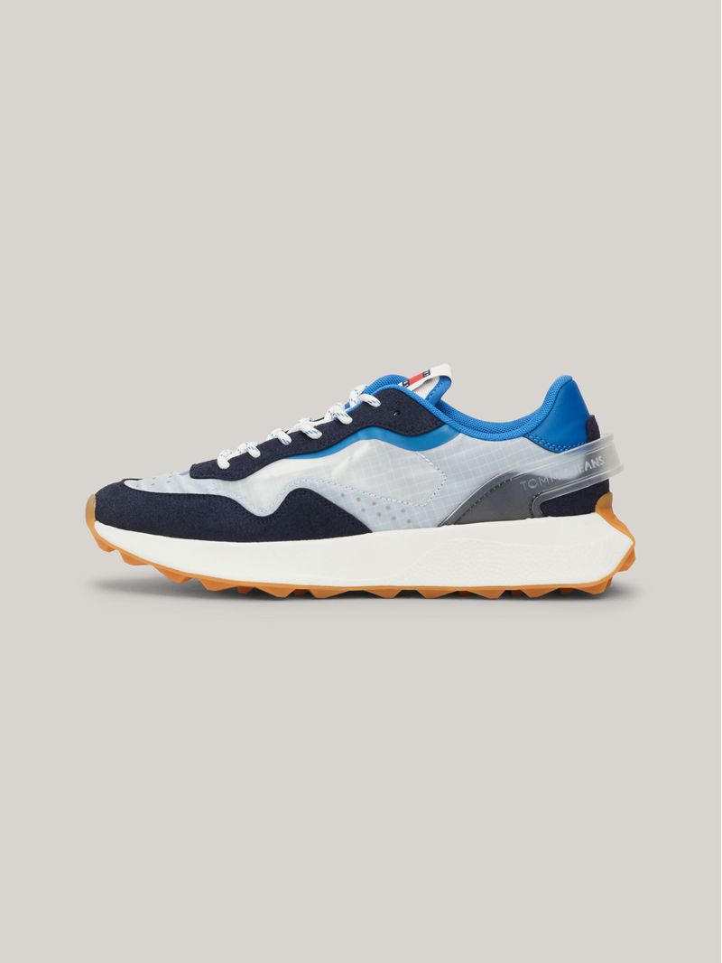 Zapatillas-estilo-running-con-suela-dentada