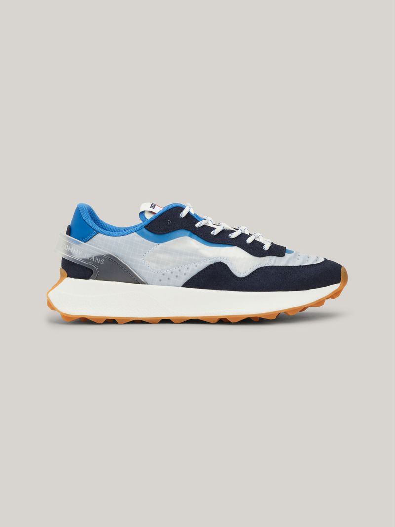 Zapatillas-estilo-running-con-suela-dentada