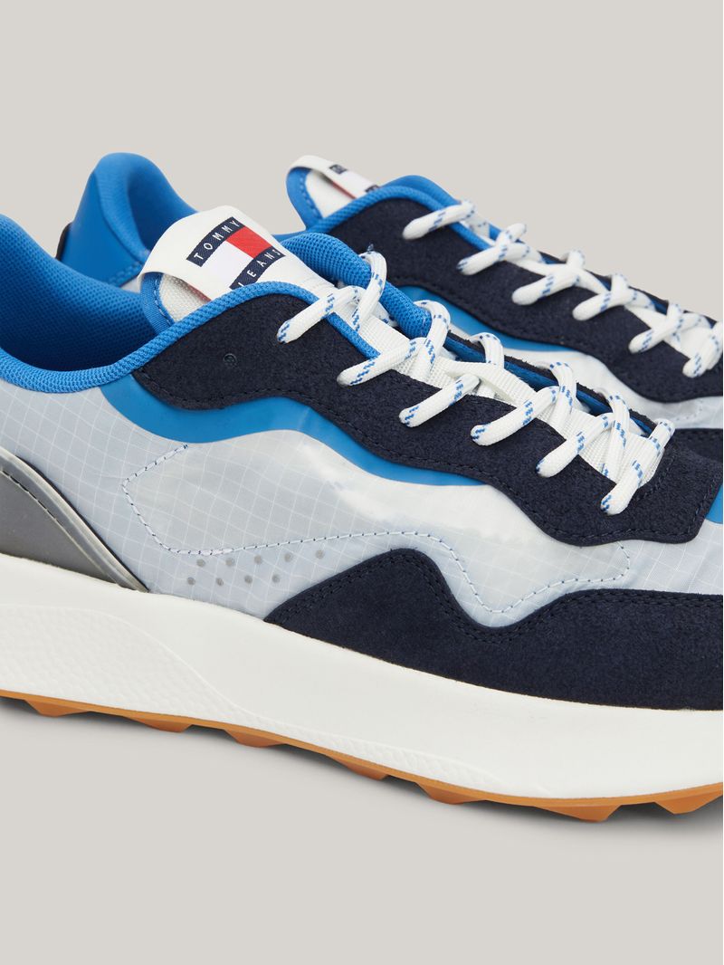 Zapatillas-estilo-running-con-suela-dentada