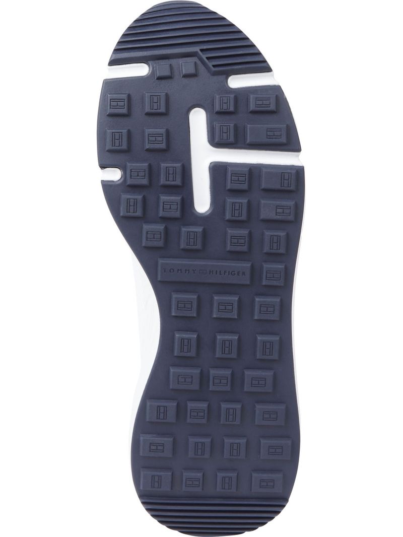 Zapatillas-robustas-con-mezcla-de-texturas
